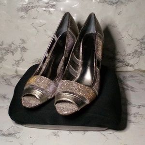 Ladies J. Renee Silver & Gold Metallic Mesh Peep Toe 3" Heels Size 8m